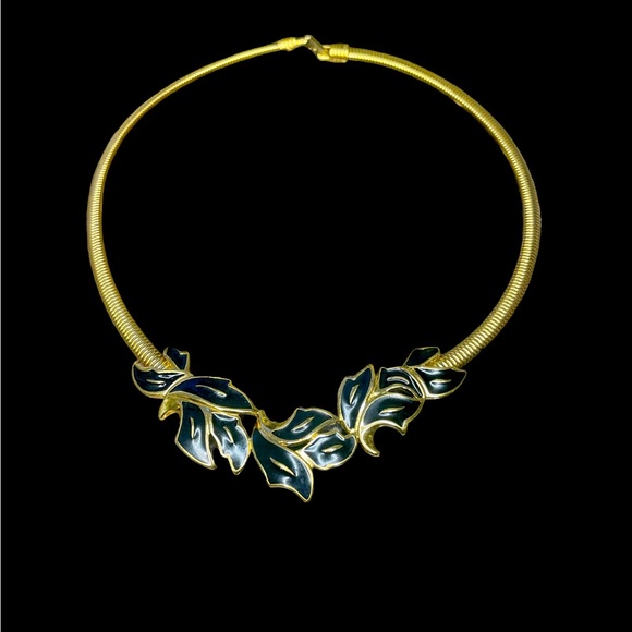 Jewelry - Vintage 1980s Trifari Black Enamel Leaf Necklace